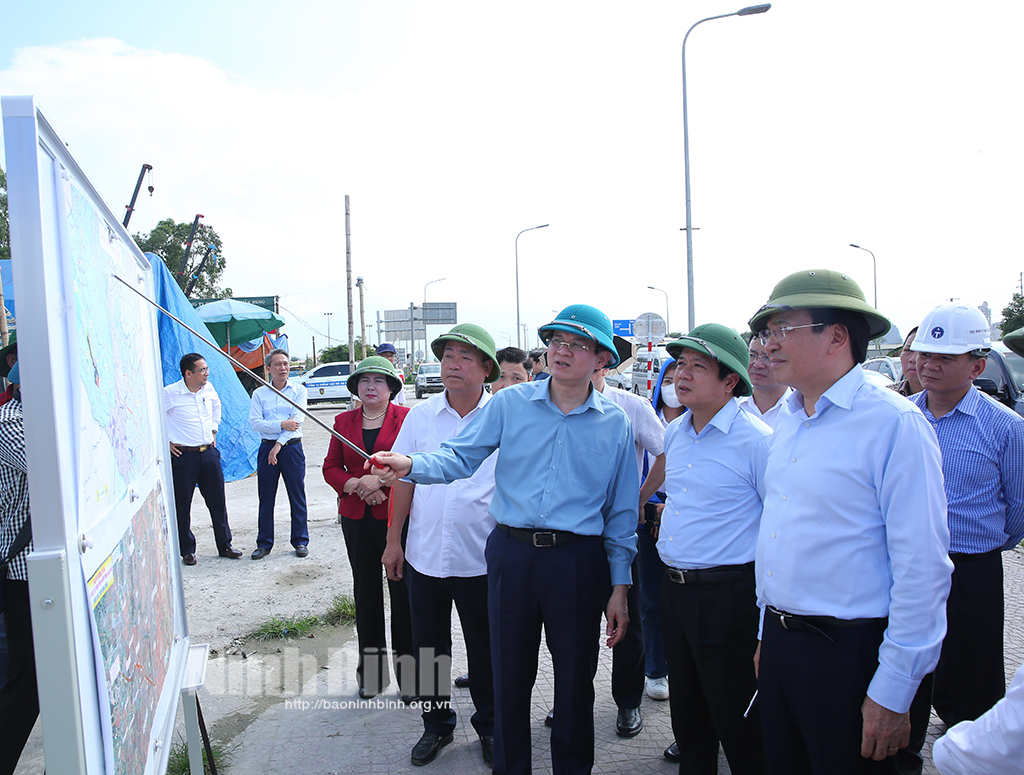 Đoàn công tác thành viên Chính phủ kiểm tra một số dự án trên địa bàn tỉnh Ninh Bình